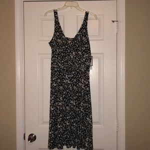 Sleeveless black and cream flower dress